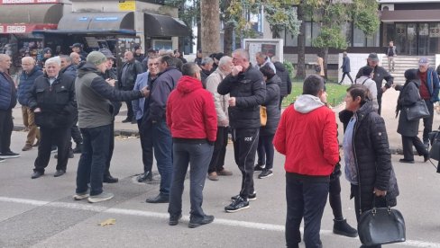 NEĆE UKOPAVATI UGINULU STOKU: Meštani Bogetića iz Nikšića kod predsednika opštine NEĆE UKOPAVATI UGINULU STOKU: Meštani Bogetića iz Nikšića kod predsednika opštine