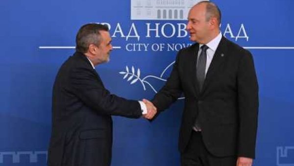 ГРАДОНАЧЕЛНИК НОВОГ САДА ПРИМИО АМБАСАДОРА ШПАНИЈЕ У СРБИЈИ: Размотрене могућности шпанских инвестиција ГРАДОНАЧЕЛНИК НОВОГ САДА ПРИМИО АМБАСАДОРА ШПАНИЈЕ У СРБИЈИ: Размотрене могућности шпанских инвестиција