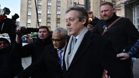 BRITANSKI AMBASADOR POZVAN NA RAZGOVOR: Moskva neće tolerisati obaveštajce iz Londona (VIDEO) BRITANSKI AMBASADOR POZVAN NA RAZGOVOR: Moskva neće tolerisati obaveštajce iz Londona (VIDEO)