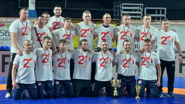 ЈУБИЛАРНА ТИТУЛА: Рвачи зрењанинског Пролетера 20. пут тријумфовали као екипни шампиони Србије ЈУБИЛАРНА ТИТУЛА: Рвачи зрењанинског Пролетера 20. пут тријумфовали као екипни шампиони Србије