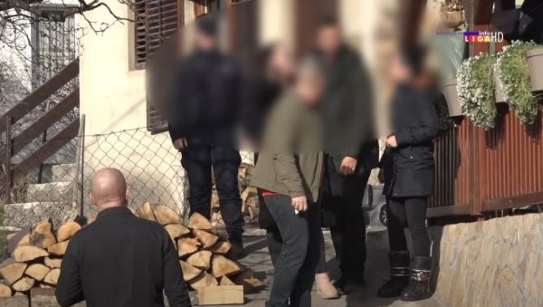 СНИМАК ХАПШЕЊА ИВАЊИЧАНКЕ КОЈА ЈЕ УБИЛА БЕБУ: Шокирала полицајце, бесно и љутито се понашала (ВИДЕО) СНИМАК ХАПШЕЊА ИВАЊИЧАНКЕ КОЈА ЈЕ УБИЛА БЕБУ: Шокирала полицајце, бесно и љутито се понашала (ВИДЕО)