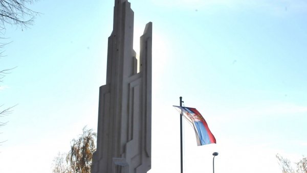 ПОБЕДИЛИ ПОСЛЕ 42 ДАНА ОПСАДЕ: Краљево 29. новембра обележава Дан ослобођења у Другом светском рату (ФОТО) ПОБЕДИЛИ ПОСЛЕ 42 ДАНА ОПСАДЕ: Краљево 29. новембра обележава Дан ослобођења у Другом светском рату (ФОТО)