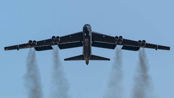 АМЕРИЧКИ Б-52 ПОСЛАО СИГНАЛ ИРАНУ: УСС Хари С. Труман се такође вратио на Црвено море АМЕРИЧКИ Б-52 ПОСЛАО СИГНАЛ ИРАНУ: УСС Хари С. Труман се такође вратио на Црвено море