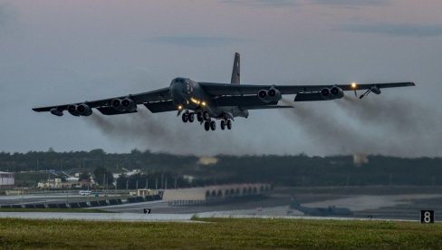 AMERIKA PRIKUPILA IMPRESIVNU SILU BOMBARDERA: Britanska baza ključna za napad na Iran (VIDEO)