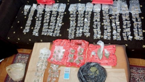 DROGU KRIO IZA ZVUČNIKA U AUTU: Podignuta optužnica protiv trojice zbog 9,5 kilograma narkotika DROGU KRIO IZA ZVUČNIKA U AUTU: Podignuta optužnica protiv trojice zbog 9,5 kilograma narkotika