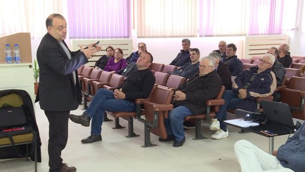 ДА ПОПРАВЕ ИСПАШУ: Едукативно предавање за пчеларе одржано у Јагодини ДА ПОПРАВЕ ИСПАШУ: Едукативно предавање за пчеларе одржано у Јагодини