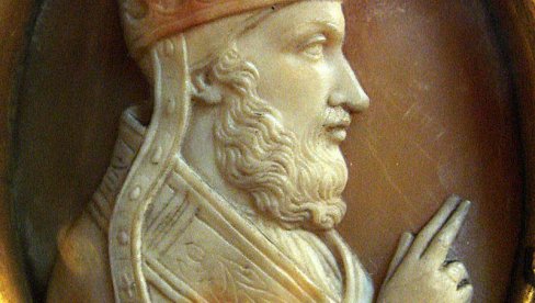 JEDINI ENGLESKI PAPA U ISTORIJI: Nikolas Brejkspir 1154. seo na tron Svetog Petra pod imenom Hadrijan IV JEDINI ENGLESKI PAPA U ISTORIJI: Nikolas Brejkspir 1154. seo na tron Svetog Petra pod imenom Hadrijan IV