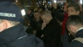 НАПАД НА ПОЛИЦИЈУ У БЕОГРАДУ НА ВОДИ: Опозиционари бију све редом (ВИДЕО) НАПАД НА ПОЛИЦИЈУ У БЕОГРАДУ НА ВОДИ: Опозиционари бију све редом (ВИДЕО)