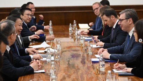 VUČIĆ NA SASTANKU SA PREDSTAVNICIMA KOMPANIJE ZIĐIN: Razgovor o napretku u realizaciji postojećih investicija (FOTO) VUČIĆ NA SASTANKU SA PREDSTAVNICIMA KOMPANIJE ZIĐIN: Razgovor o napretku u realizaciji postojećih investicija (FOTO)