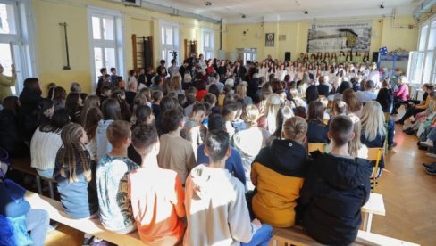 OSVOJILI REKVIZITE ZA SVOJU ŠKOLU: Užički osnovci promovišu sport OSVOJILI REKVIZITE ZA SVOJU ŠKOLU: Užički osnovci promovišu sport