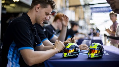 NA IZLAZNIM VRATIMA: Šumaher napušta Mercedes NA IZLAZNIM VRATIMA: Šumaher napušta Mercedes