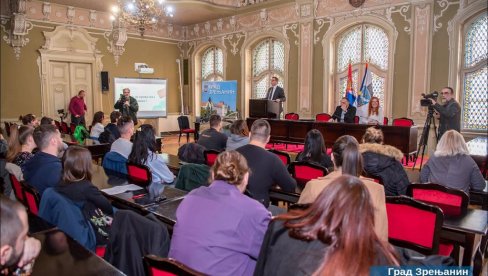 LAKŠE DO PRVE NEKRETNINE: U Zrenjaninu predstavljen projekat Ministarstva za brigu o porodici LAKŠE DO PRVE NEKRETNINE: U Zrenjaninu predstavljen projekat Ministarstva za brigu o porodici