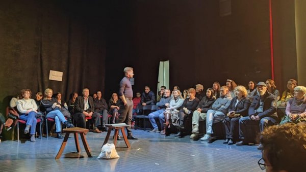 “ПРИЧЕ ИЗ ПАСУЉА”: Јавни перформанс “ПРИЧЕ ИЗ ПАСУЉА”: Јавни перформанс