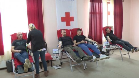 PRIKUPLJENO 65 JEDINICA KRVI: Četvoro je prvi put doniralo dragocenu tečnost, a akciji se odazvalo devet žena PRIKUPLJENO 65 JEDINICA KRVI: Četvoro je prvi put doniralo dragocenu tečnost, a akciji se odazvalo devet žena