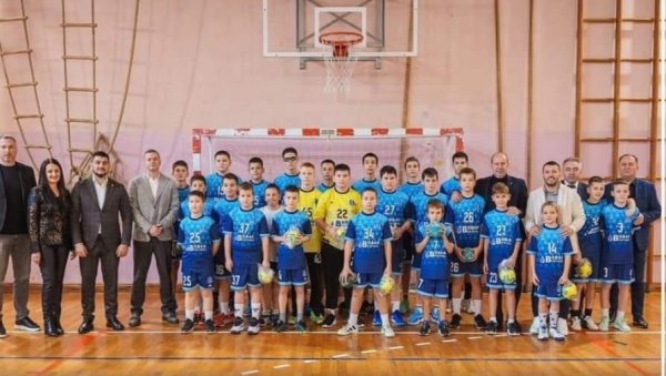 РАДНА ПОСЕТА: Делегација Спортског савеза Србије потврдила сјајну сарадњу са општином Инђија РАДНА ПОСЕТА: Делегација Спортског савеза Србије потврдила сјајну сарадњу са општином Инђија