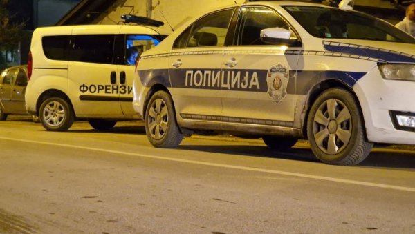 ПРИЗОРИ СА МЕСТА НА КОЈЕМ СУ ПРОНАЂЕНА ТЕЛА У НОВОМ САДУ: Не зна се ко је у питању - Полиција обавља увиђај (ФОТО) ПРИЗОРИ СА МЕСТА НА КОЈЕМ СУ ПРОНАЂЕНА ТЕЛА У НОВОМ САДУ: Не зна се ко је у питању - Полиција обавља увиђај (ФОТО)