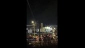 ŽESTOKE PROVOKACIJE ALBANACA PORED MANASTIRA U GRAČANICI: Mahali albanskim zastavama i psovali - građani uznemireni (VIDEO) ŽESTOKE PROVOKACIJE ALBANACA PORED MANASTIRA U GRAČANICI: Mahali albanskim zastavama i psovali - građani uznemireni (VIDEO)