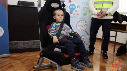 DA BUDU SIGURNIJI: Opština Sečanj obezbedila auto-sedišta za najmlađe sugrađane DA BUDU SIGURNIJI: Opština Sečanj obezbedila auto-sedišta za najmlađe sugrađane