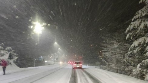 ZAVEJANI DELOVI SRBIJE: Putevi potpuno prekriveni snegom - Evo šta sledi u narednim danima ZAVEJANI DELOVI SRBIJE: Putevi potpuno prekriveni snegom - Evo šta sledi u narednim danima