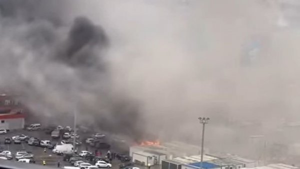ВЕЛИКИ ПОЖАР КОД СТАРЕ АУТОБУСКЕ СТАНИЦЕ: Дим је прекрио цео крај (ВИДЕО) ВЕЛИКИ ПОЖАР КОД СТАРЕ АУТОБУСКЕ СТАНИЦЕ: Дим је прекрио цео крај (ВИДЕО)