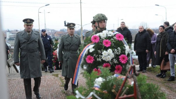 ВЕНЦИ НАШИМ И СОВЈЕТСКИМ БОРЦИМА: Осам деценија од ослобођења Краљева у Другом светском рату ВЕНЦИ НАШИМ И СОВЈЕТСКИМ БОРЦИМА: Осам деценија од ослобођења Краљева у Другом светском рату