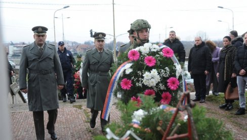 VENCI NAŠIM I SOVJETSKIM BORCIMA: Osam decenija od oslobođenja Kraljeva u Drugom svetskom ratu VENCI NAŠIM I SOVJETSKIM BORCIMA: Osam decenija od oslobođenja Kraljeva u Drugom svetskom ratu
