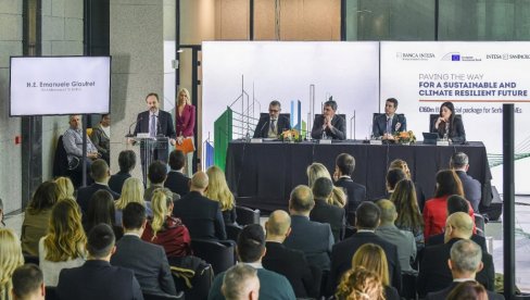 EU OBEZBEĐUJE 160 MILIONA EVRA ZA ODRŽIV RAST MSP U SRBIJI zahvaljujući partnerstvu između EIB Global, BanKa Intesa i Intesa Leasing EU OBEZBEĐUJE 160 MILIONA EVRA ZA ODRŽIV RAST MSP U SRBIJI zahvaljujući partnerstvu između EIB Global, BanKa Intesa i Intesa Leasing