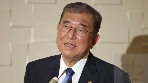 INCIDENT KOJI JE ZABRINUO JAVNOST: Vozilo japanskog premijera Šigera Išibe udarilo u policijsko vozilo INCIDENT KOJI JE ZABRINUO JAVNOST: Vozilo japanskog premijera Šigera Išibe udarilo u policijsko vozilo
