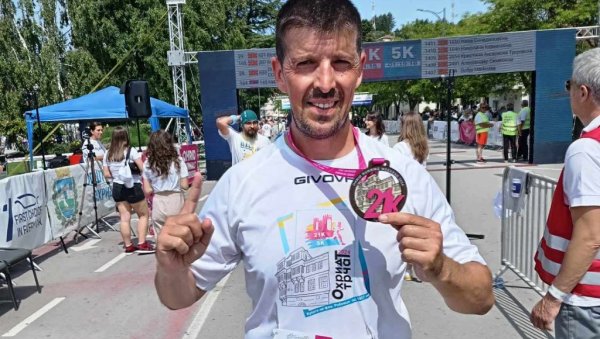 ПАРАЋИНАЦ НА ПОЛУМАРАТОНУ У МИЛАНУ: Петровић међу 12.000 тркача из целог света (ФОТО) ПАРАЋИНАЦ НА ПОЛУМАРАТОНУ У МИЛАНУ: Петровић међу 12.000 тркача из целог света (ФОТО)