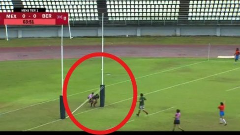 UDARIO U STATIVU, PREČKA MU PALA NA GLAVU: Najbizarnija povreda u istoriji sporta? (VIDEO) UDARIO U STATIVU, PREČKA MU PALA NA GLAVU: Najbizarnija povreda u istoriji sporta? (VIDEO)