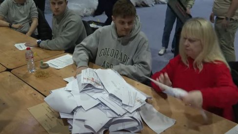 U TOKU FORMIRANJE VLADE U IRSKOJ: Glasanje i dalje traje - Rano je ali prognoziramo snažan završetak izbora (VIDEO) U TOKU FORMIRANJE VLADE U IRSKOJ: Glasanje i dalje traje - Rano je ali prognoziramo snažan završetak izbora (VIDEO)