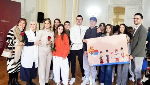 GOSTI VRŠNJACI IZ SKOPLJA: Učenici makednoske osmoletke u uzvratnoj poseti OŠ Kralj Petar Prvi GOSTI VRŠNJACI IZ SKOPLJA: Učenici makednoske osmoletke u uzvratnoj poseti OŠ Kralj Petar Prvi
