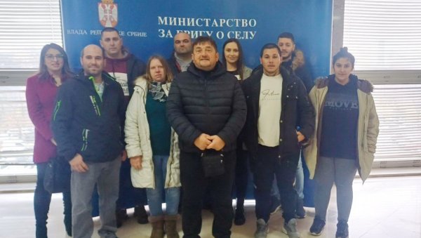 КУПЉЕНО ЈОШ СЕОСКИХ КУЋА: У општини Житиште обезбедили пет породица КУПЉЕНО ЈОШ СЕОСКИХ КУЋА: У општини Житиште обезбедили пет породица