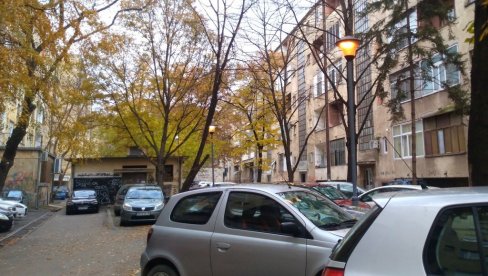 МУКЕ ЗБОГ ЈАВНЕ РАСВЕТЕ: Док су неке улице у потпуном мраку, у делу Пожаревца сијалице укључене и по дану МУКЕ ЗБОГ ЈАВНЕ РАСВЕТЕ: Док су неке улице у потпуном мраку, у делу Пожаревца сијалице укључене и по дану
