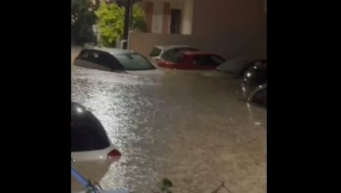 KATAKLIZMA U GRČKOJ: Oluja opustošila omiljena letovališta Srba - iz vode vire samo krovovi automobila (VIDEO) KATAKLIZMA U GRČKOJ: Oluja opustošila omiljena letovališta Srba - iz vode vire samo krovovi automobila (VIDEO)