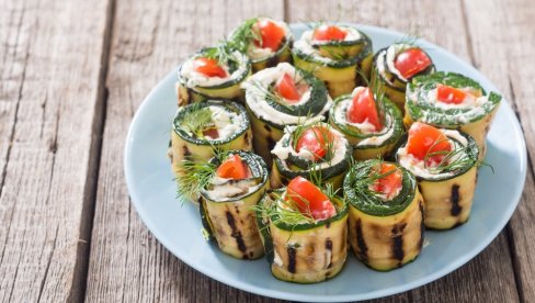 POHOVANE SARMICE OD TIKVICA: Ovo je recept koji žele sve domaćice, a prave se lako (VIDEO) POHOVANE SARMICE OD TIKVICA: Ovo je recept koji žele sve domaćice, a prave se lako (VIDEO)