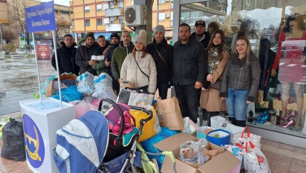 ХУМАНИТАРНА АКЦИЈА ЗА ДЕЦУ KОРИСНИKА НАРОДНЕ KУХИЊЕ У ЋУПРИЈИ: Сакупљене играчке, одећа, обућа и друге потрепштине ХУМАНИТАРНА АКЦИЈА ЗА ДЕЦУ KОРИСНИKА НАРОДНЕ KУХИЊЕ У ЋУПРИЈИ: Сакупљене играчке, одећа, обућа и друге потрепштине