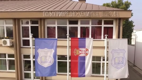 ОГЛАСИЛИ СЕ ОБРЕНОВАЧКА ШКОЛА И МИНИСТАРСТВО ПРОСВЕТЕ: Помоћ ученици која је попила киселину указана на месту, најважније је да се опорави ОГЛАСИЛИ СЕ ОБРЕНОВАЧКА ШКОЛА И МИНИСТАРСТВО ПРОСВЕТЕ: Помоћ ученици која је попила киселину указана на месту, најважније је да се опорави