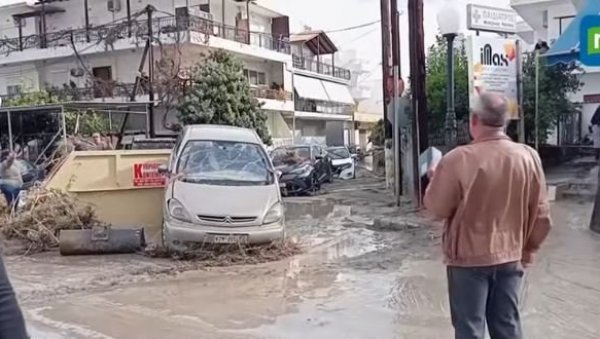 НЕВРЕМЕ НАЛИК УРАГАНУ ПОГОДИЛО ГРЧКУ: Орканска олуја рушила све пред собом - Солун у мраку (ВИДЕО) НЕВРЕМЕ НАЛИК УРАГАНУ ПОГОДИЛО ГРЧКУ: Орканска олуја рушила све пред собом - Солун у мраку (ВИДЕО)