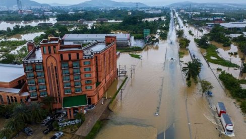 SMRTONOSNE OLUJE ODNELE NAJMANJE 27 ŽIVOTA: Poplave ne prestaju - Spremni za novu katastrofu (FOTO/VIDEO) SMRTONOSNE OLUJE ODNELE NAJMANJE 27 ŽIVOTA: Poplave ne prestaju - Spremni za novu katastrofu (FOTO/VIDEO)
