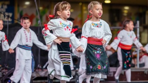 ČAČAK NOVI CENTAR DEČIJEG FOLKLORA: Decembar će obeležiti jubilarni 10. Međunarodni festival ČAČAK NOVI CENTAR DEČIJEG FOLKLORA: Decembar će obeležiti jubilarni 10. Međunarodni festival
