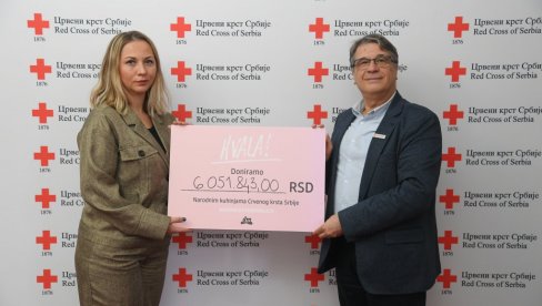 UMESTO ŠOPING GROZNICE CRNOG PETKA – HUMANOST NA DELU: Kompanija dm izdvojila preko 6 miliona dinara za Narodne kuhinje Crvenog krsta Srbije UMESTO ŠOPING GROZNICE CRNOG PETKA – HUMANOST NA DELU: Kompanija dm izdvojila preko 6 miliona dinara za Narodne kuhinje Crvenog krsta Srbije