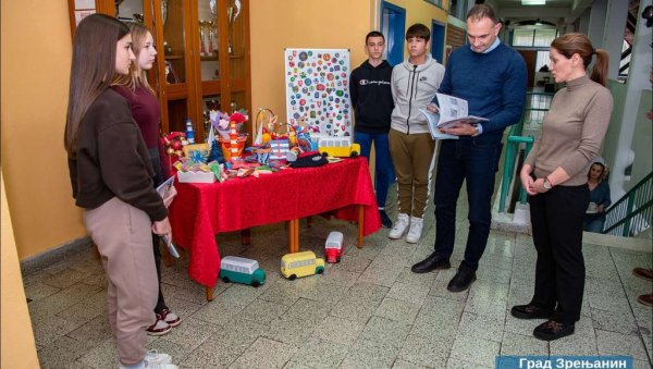 ПЕТ ШКОЛА ДОБИЛО НОВАЦ ЗА УЧЕНИЧКЕ ЗАДРУГЕ: Завршен пројекат помоћи града Зрењанина (ФОТО) ПЕТ ШКОЛА ДОБИЛО НОВАЦ ЗА УЧЕНИЧКЕ ЗАДРУГЕ: Завршен пројекат помоћи града Зрењанина (ФОТО)