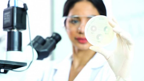 ZBOG PREVIŠE OTPORNOSTI NA ANTIBIOTIKE: Infekcije će do 2050. odneti 39 miliona ljudi ZBOG PREVIŠE OTPORNOSTI NA ANTIBIOTIKE: Infekcije će do 2050. odneti 39 miliona ljudi