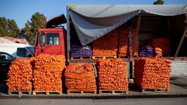ЦРНИ ЛУК НАЈТРАЖЕНИЈИ: Шта се још куповало на Велетржници Београд протекле недеље ЦРНИ ЛУК НАЈТРАЖЕНИЈИ: Шта се још куповало на Велетржници Београд протекле недеље