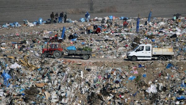 УСКОРО УКЛАЊАЊЕ НЕСАНИТАРНЕ ДЕПОНИЈЕ У СМЕДЕРЕВУ: Посао кошта близу 420 милиона динара УСКОРО УКЛАЊАЊЕ НЕСАНИТАРНЕ ДЕПОНИЈЕ У СМЕДЕРЕВУ: Посао кошта близу 420 милиона динара