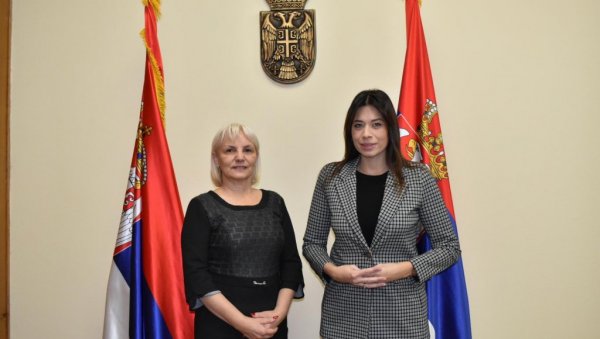 ВУЈОВИЋ ПОТПИСАЛА УГОВОР: У наредној години креће затварање и санација депоније у Смедереву на којој се 40 година неправилно одлагао отпад ВУЈОВИЋ ПОТПИСАЛА УГОВОР: У наредној години креће затварање и санација депоније у Смедереву на којој се 40 година неправилно одлагао отпад