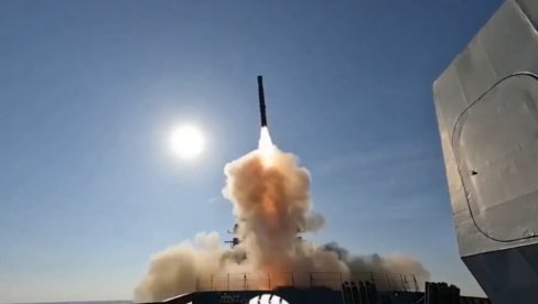 SVE PUCA U SREDOZEMNOM MORU: Rusi ispalili rakete, ratni brodovi i avioni u akciji (VIDEO) SVE PUCA U SREDOZEMNOM MORU: Rusi ispalili rakete, ratni brodovi i avioni u akciji (VIDEO)