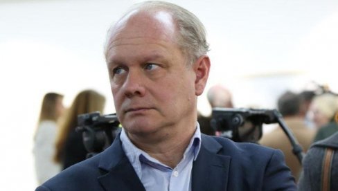 DVE STOTINE UZALUDNIH REVOLUCIONARA : Sociolog Bojan Panaotović o pokušaju smene gradonačelnika Novog Sada DVE STOTINE UZALUDNIH REVOLUCIONARA : Sociolog Bojan Panaotović o pokušaju smene gradonačelnika Novog Sada