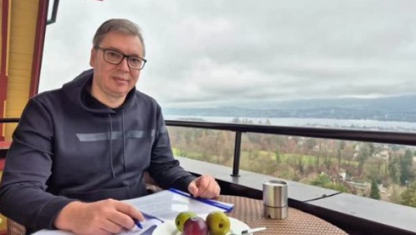ОГЛАСИО СЕ ВУЧИЋ: Последње припреме пред говор у Цириху (ВИДЕО) ОГЛАСИО СЕ ВУЧИЋ: Последње припреме пред говор у Цириху (ВИДЕО)